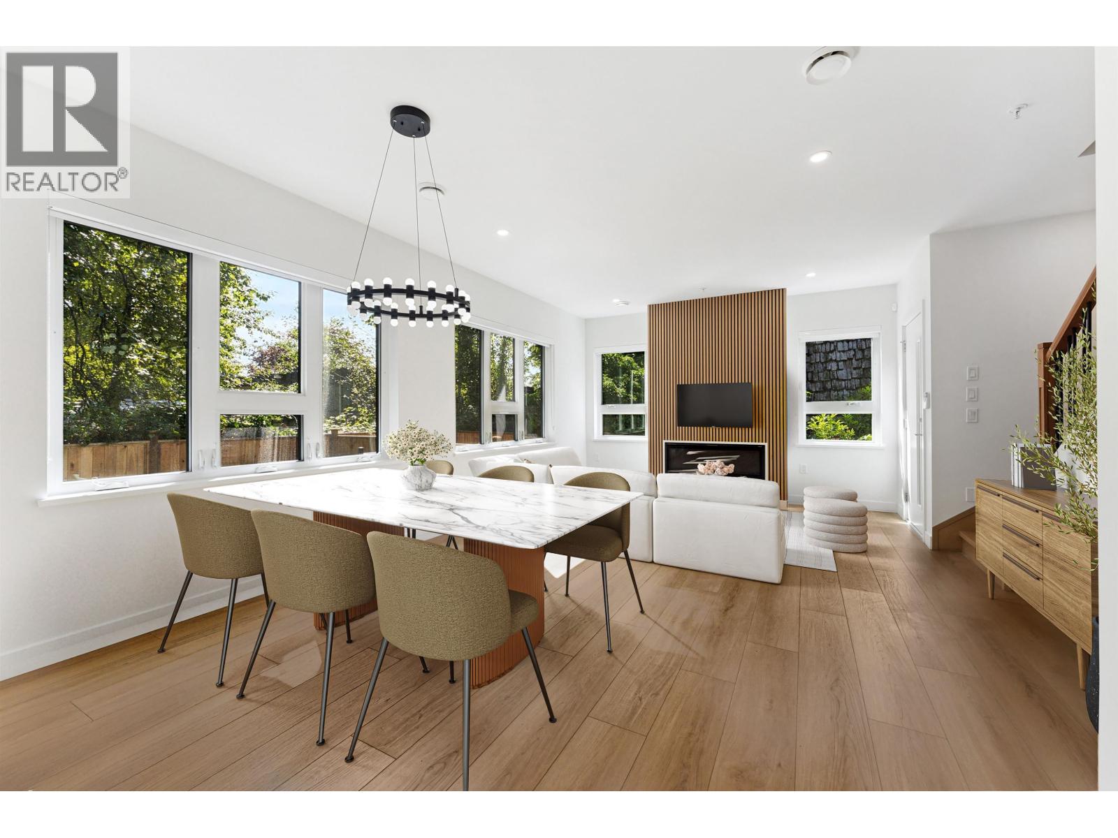 Photo 4 of 842 St Denis Avenue, North Vancouver BC