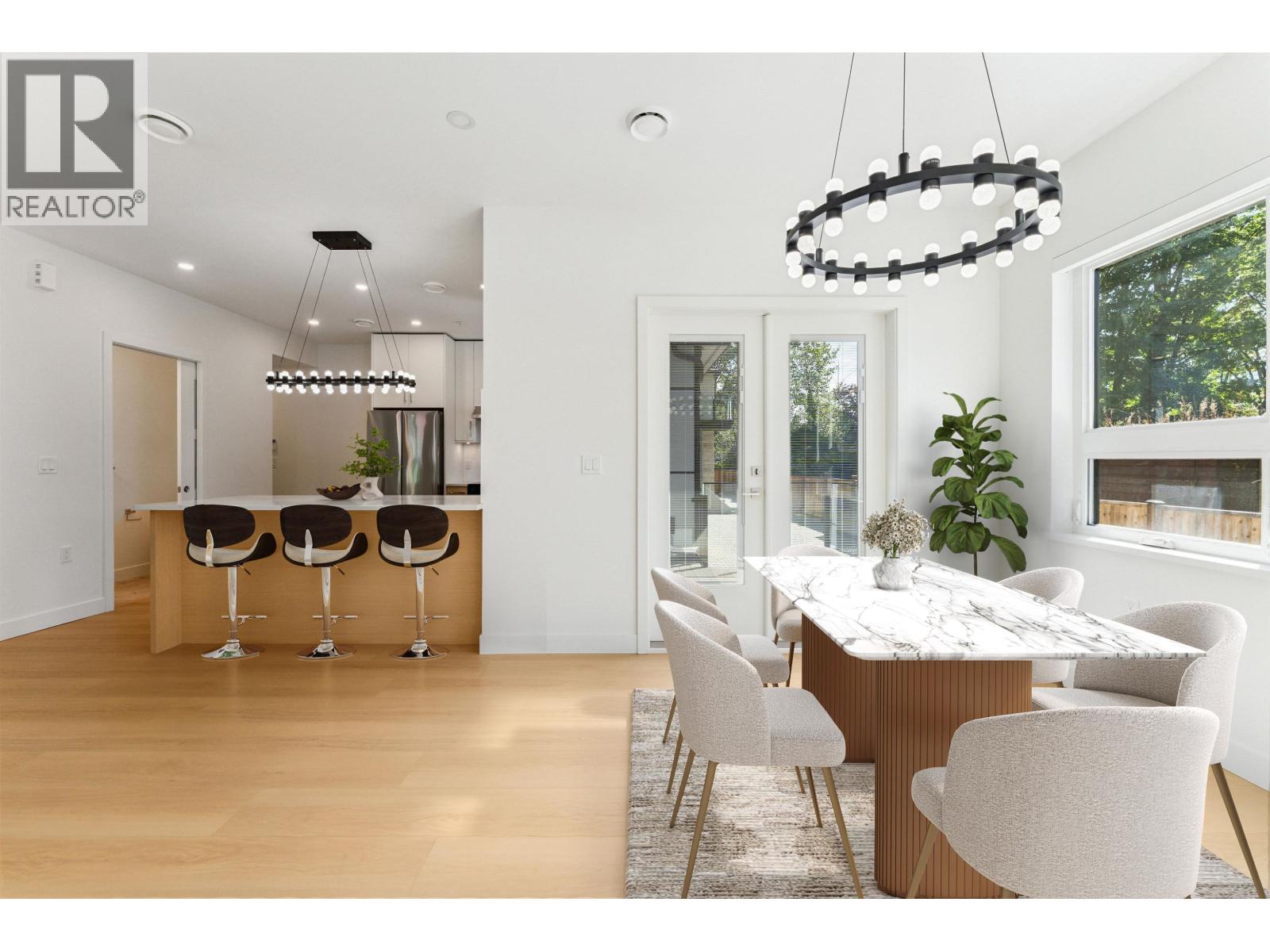 Photo 2 of 844 St Denis Avenue, North Vancouver BC