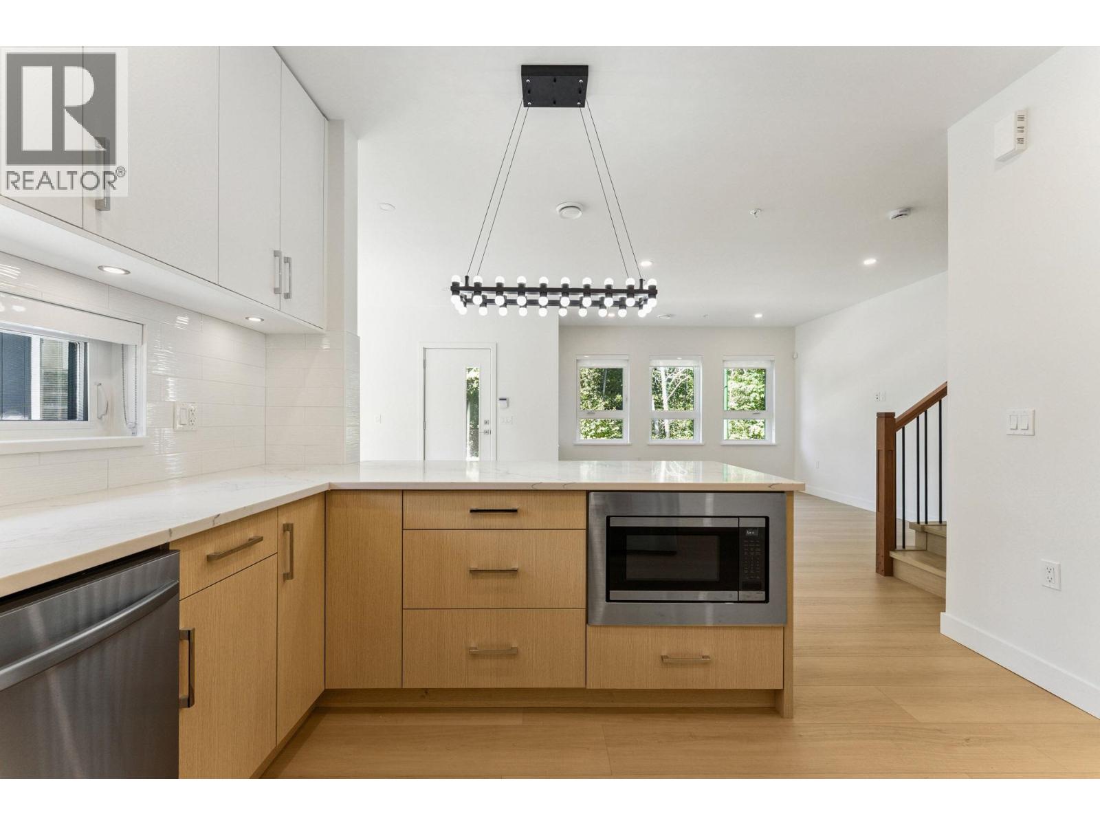 Photo 5 of 844 St Denis Avenue, North Vancouver BC