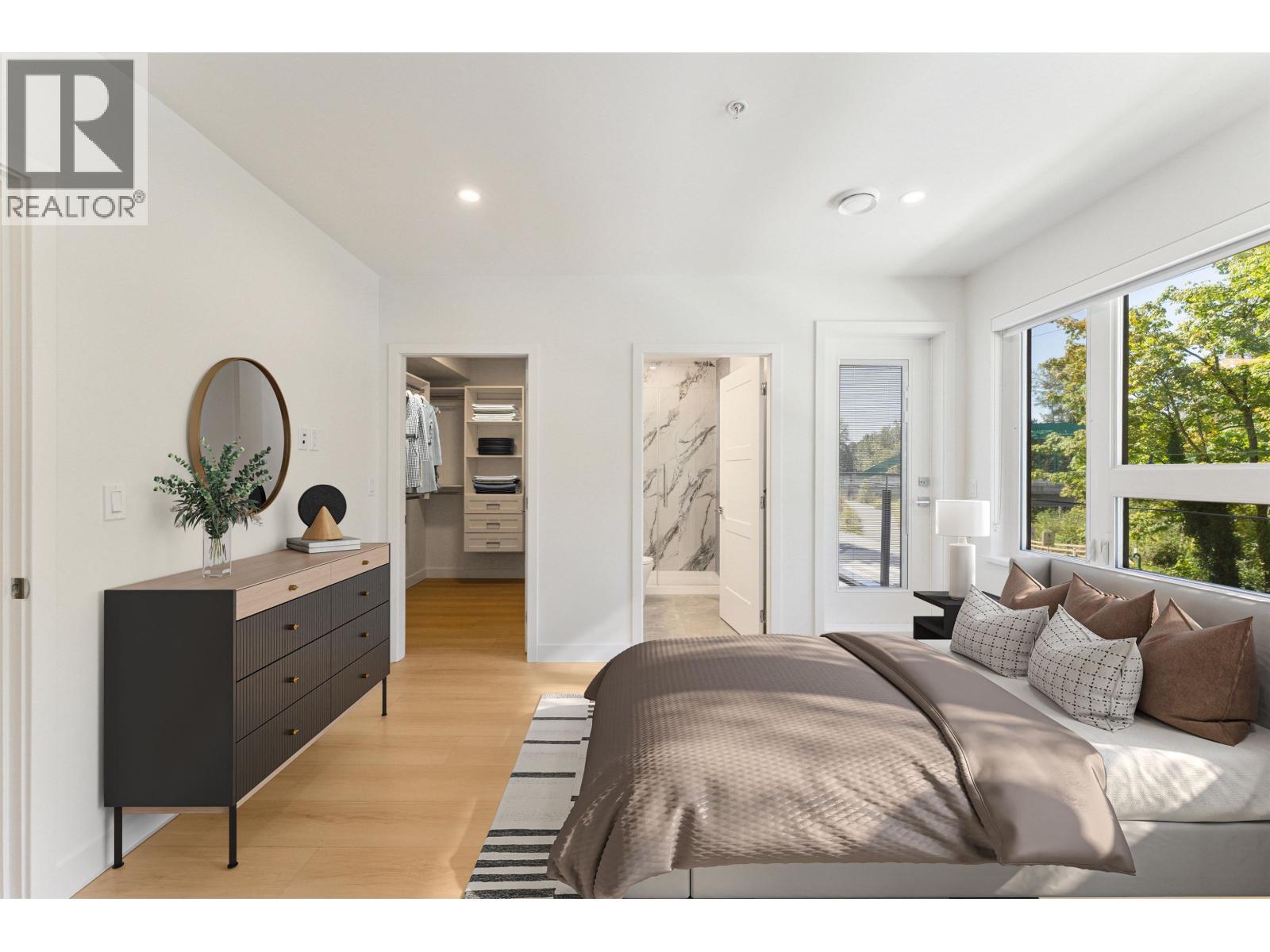 Photo 9 of 844 St Denis Avenue, North Vancouver BC