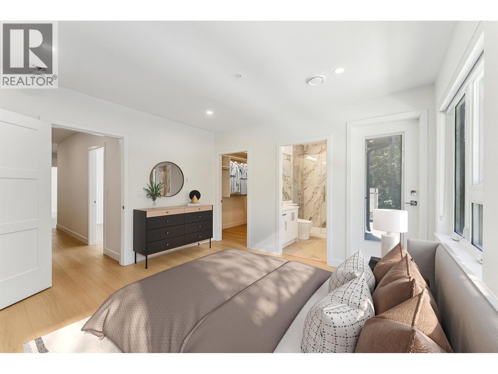 Photo 10 of 844 St Denis Avenue, North Vancouver BC