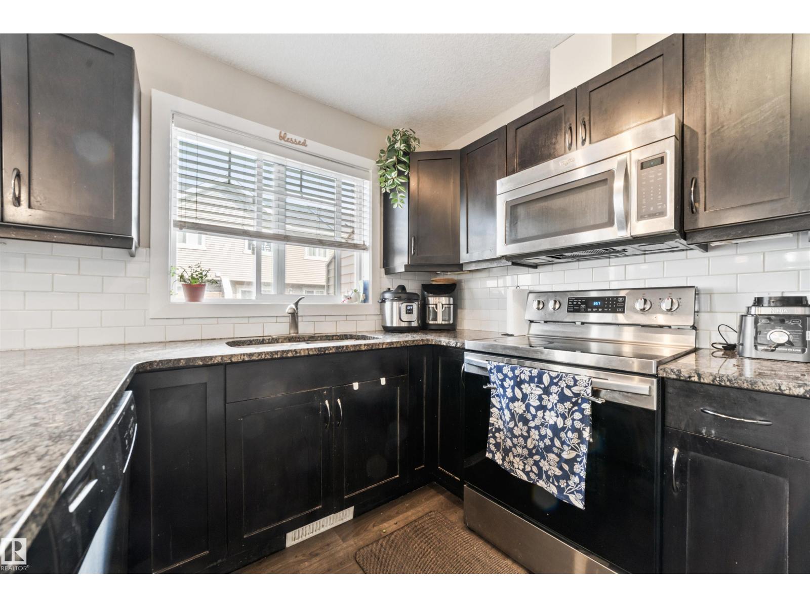 Photo 17 of 42 7289 South Terwillegar Dr Nw, Edmonton AB