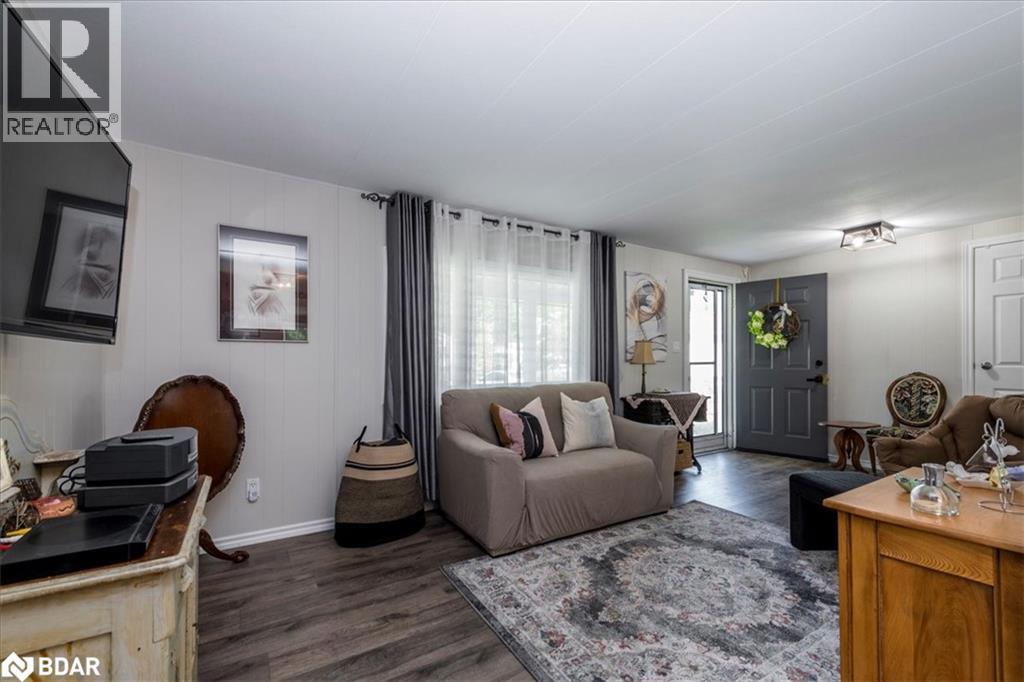 Photo 3 of 7 Flora Court, Innisfil ON