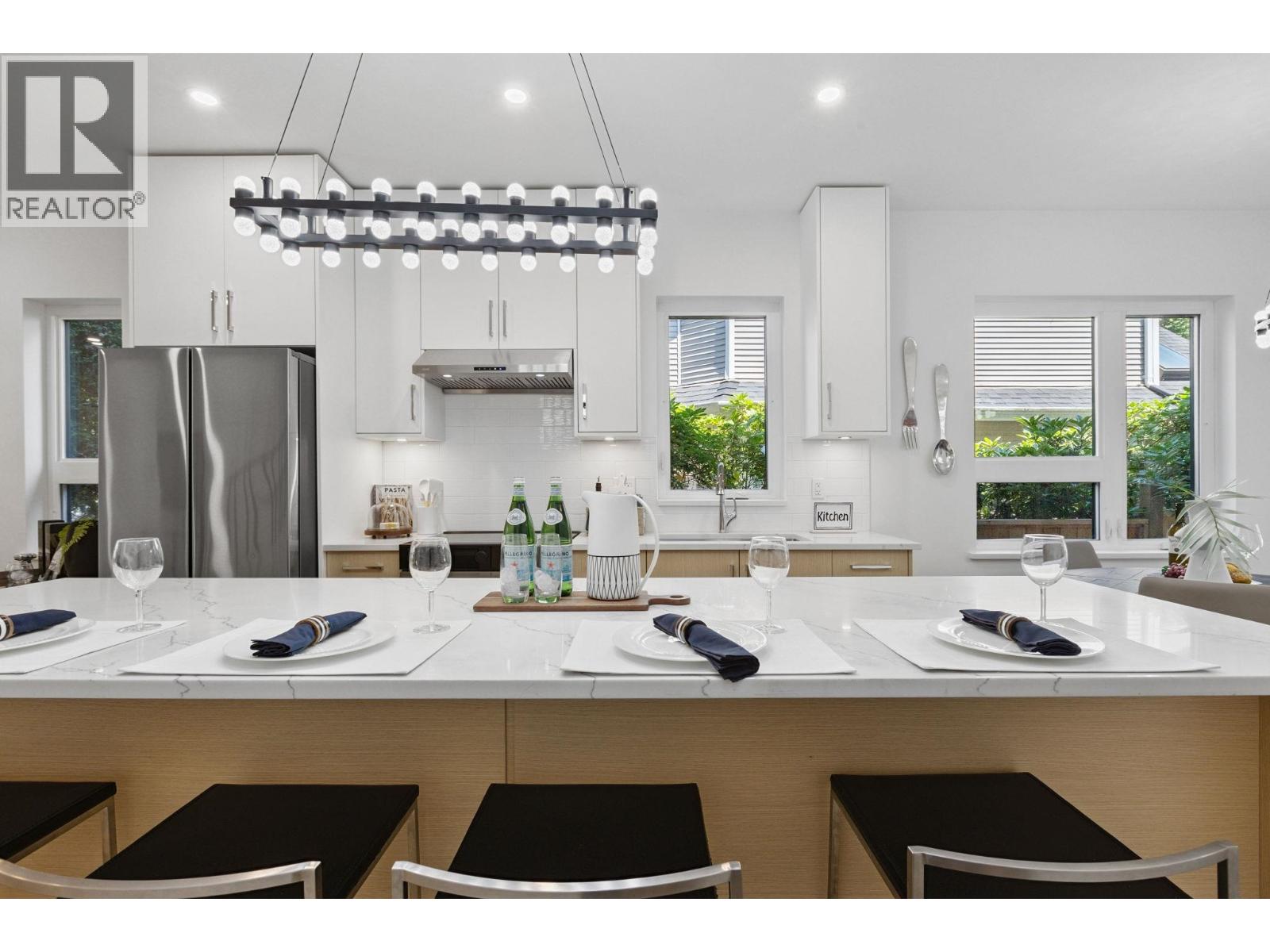 Photo 6 of 846 St Denis Avenue, North Vancouver BC