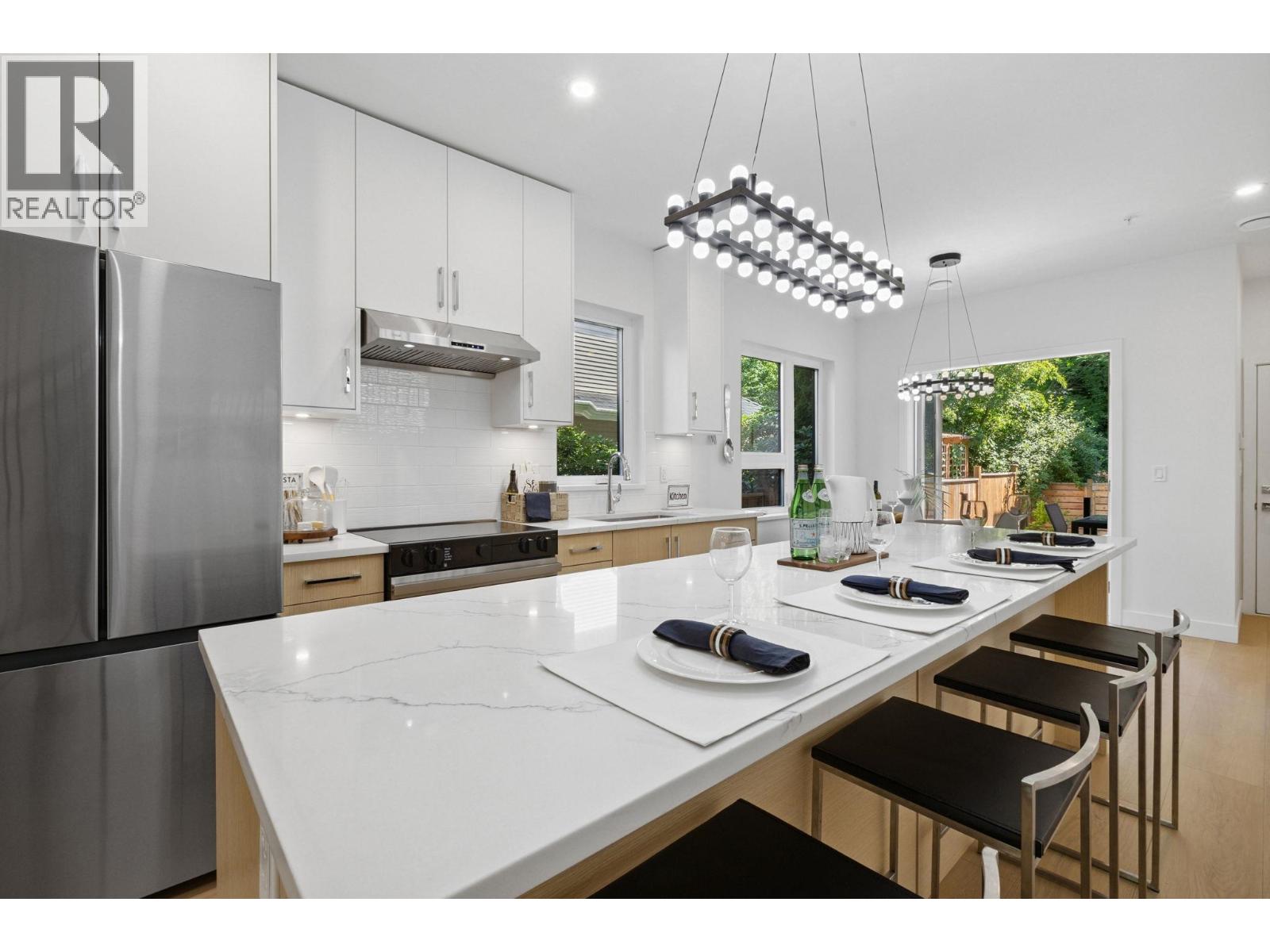 Photo 8 of 846 St Denis Avenue, North Vancouver BC