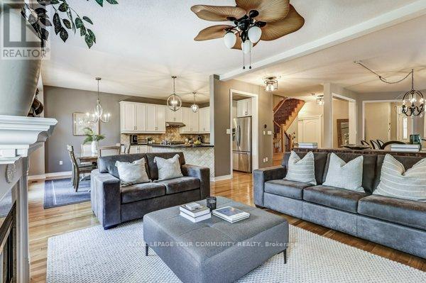 Photo 10 of 61 Deerwood Crescent, Richmond Hill ON