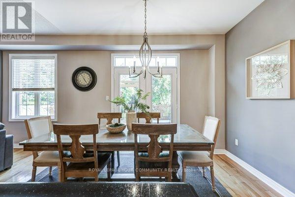 Photo 15 of 61 Deerwood Crescent, Richmond Hill ON