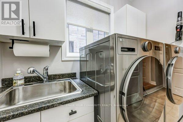 Photo 16 of 61 Deerwood Crescent, Richmond Hill ON