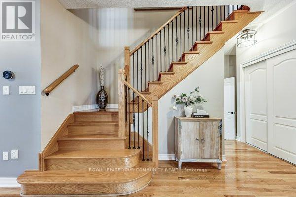 Photo 18 of 61 Deerwood Crescent, Richmond Hill ON