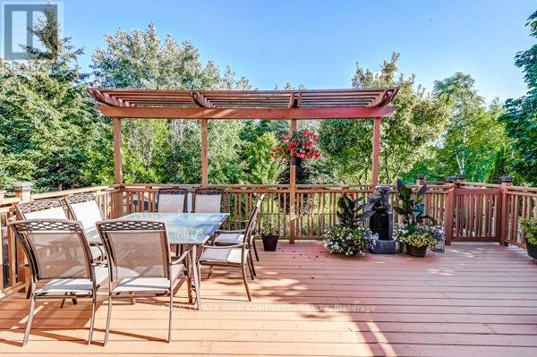 Photo 35 of 61 Deerwood Crescent, Richmond Hill ON