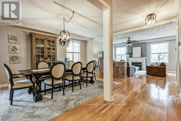 Photo 5 of 61 Deerwood Crescent, Richmond Hill ON
