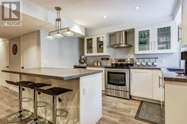 Photo 30 of 61 Deerwood Crescent, Richmond Hill ON