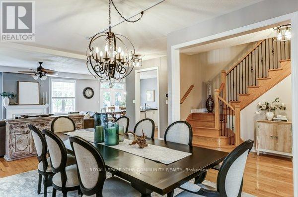 Photo 6 of 61 Deerwood Crescent, Richmond Hill ON