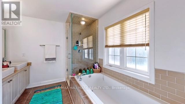 Photo 14 of 24 Raffeix Lane, Toronto ON