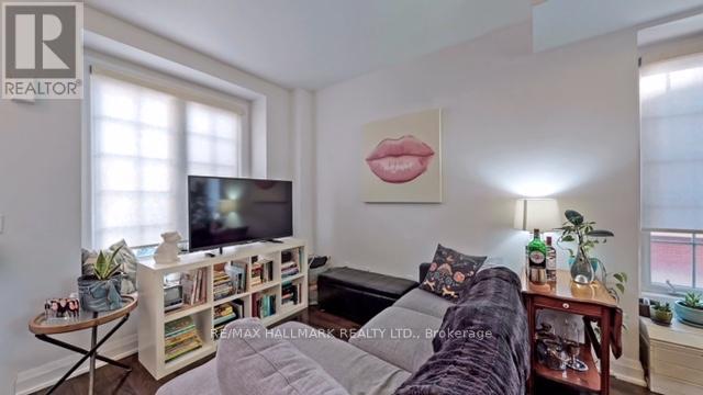 Photo 2 of 24 Raffeix Lane, Toronto ON