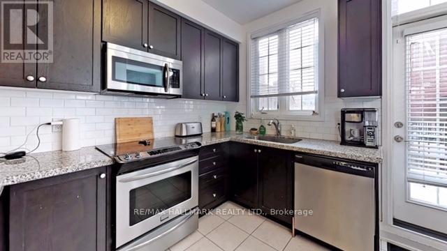 Photo 5 of 24 Raffeix Lane, Toronto ON