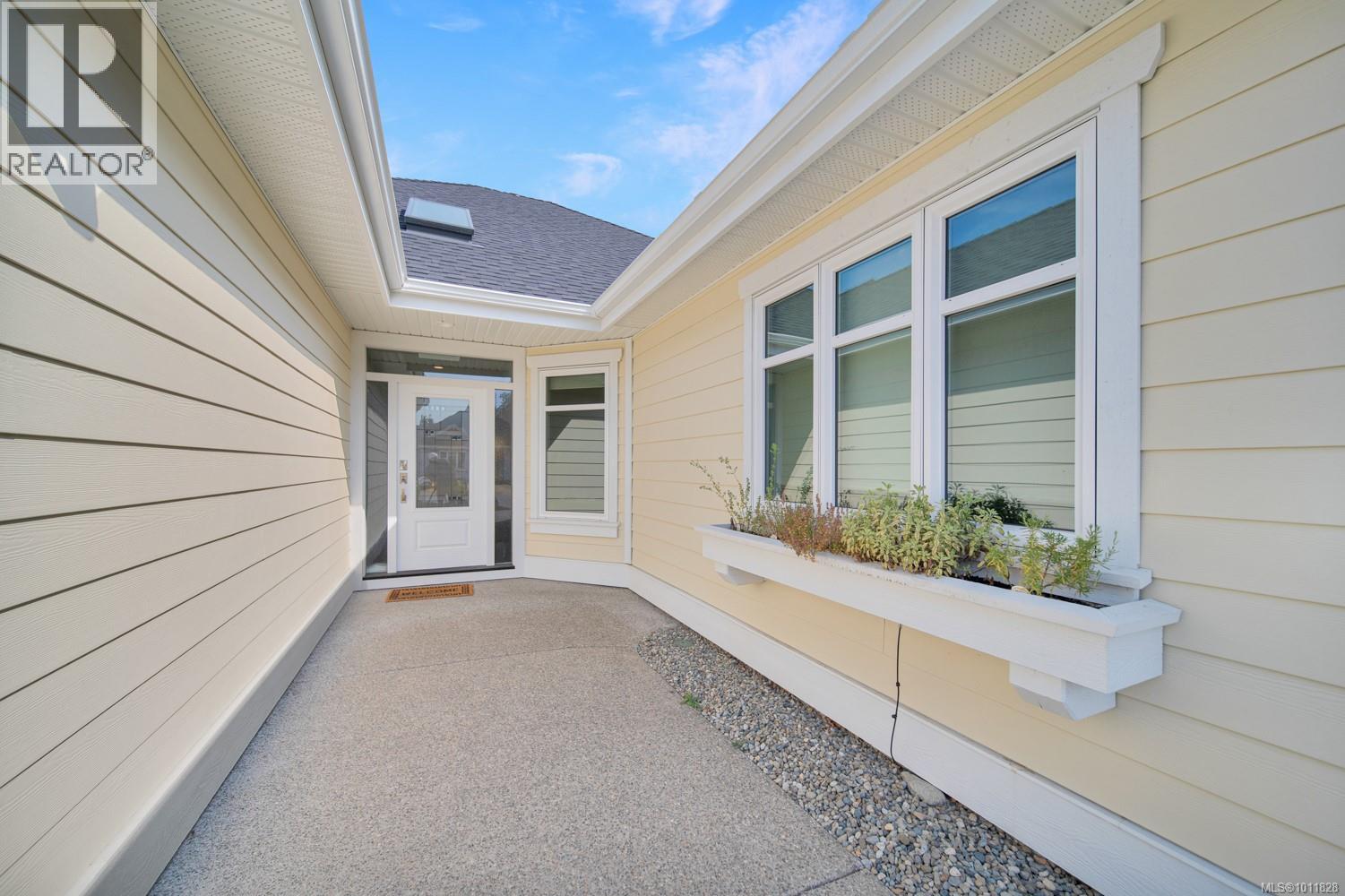 Photo 4 of 559 Rainbow Way, Parksville BC