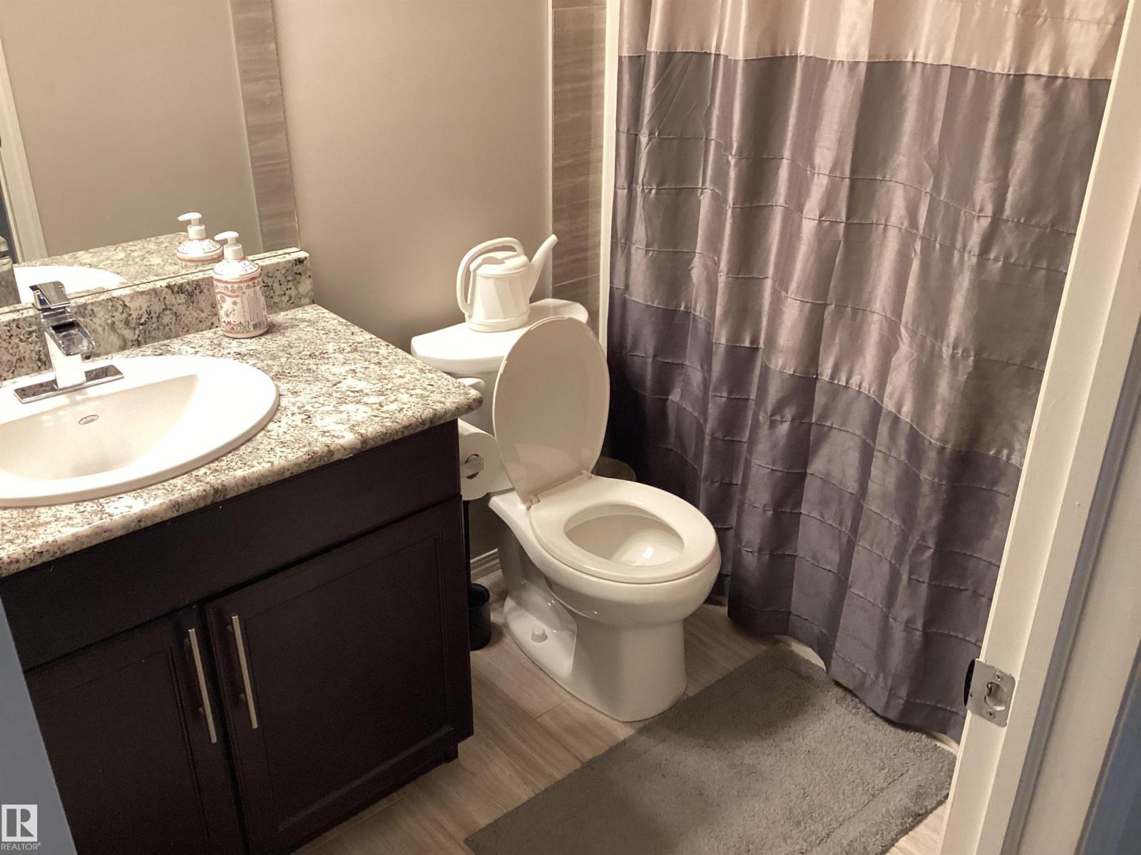 Photo 8 of 17135 47 St Nw, Edmonton AB