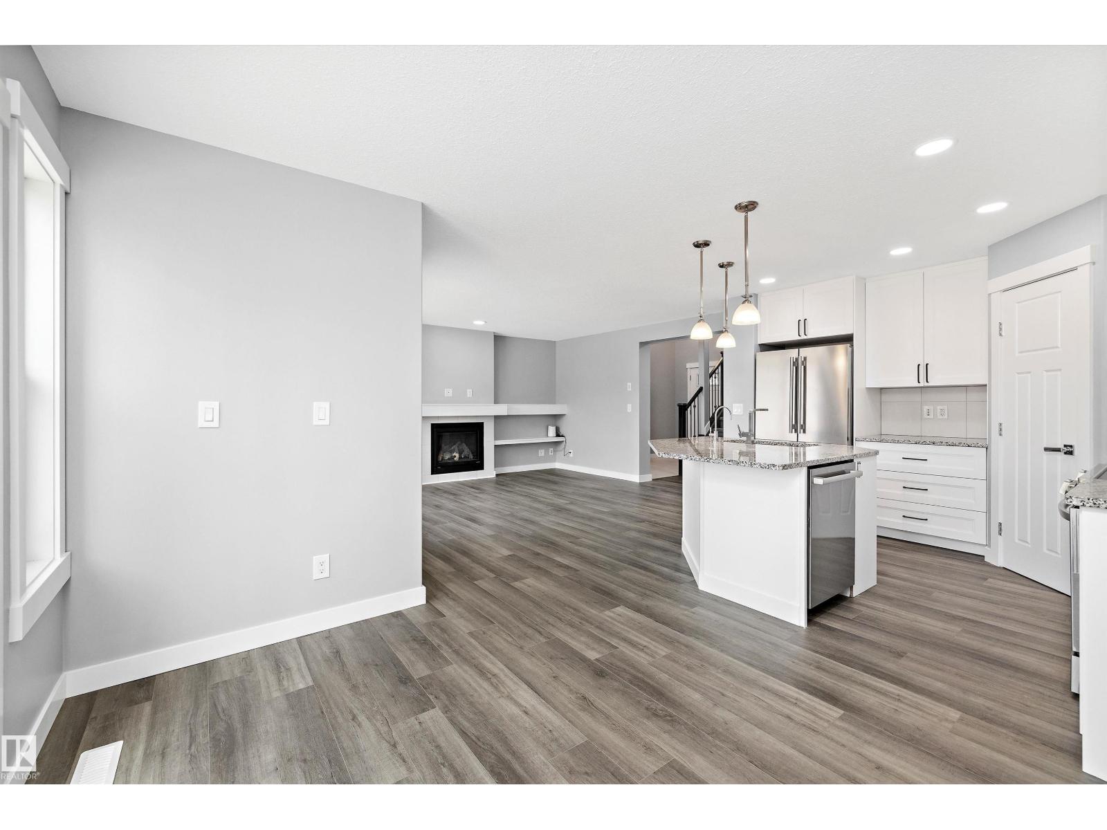 Photo 11 of 2028 69 St Sw, Edmonton AB