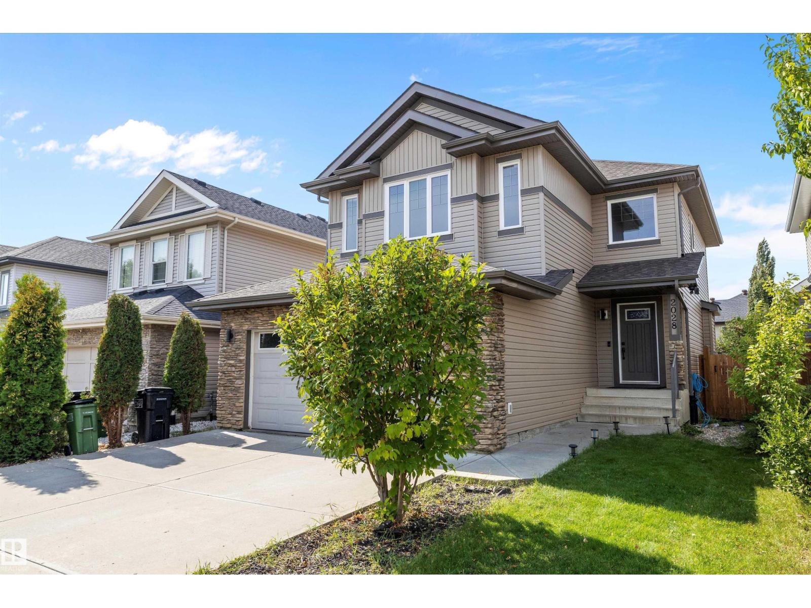 Photo 2 of 2028 69 St Sw, Edmonton AB