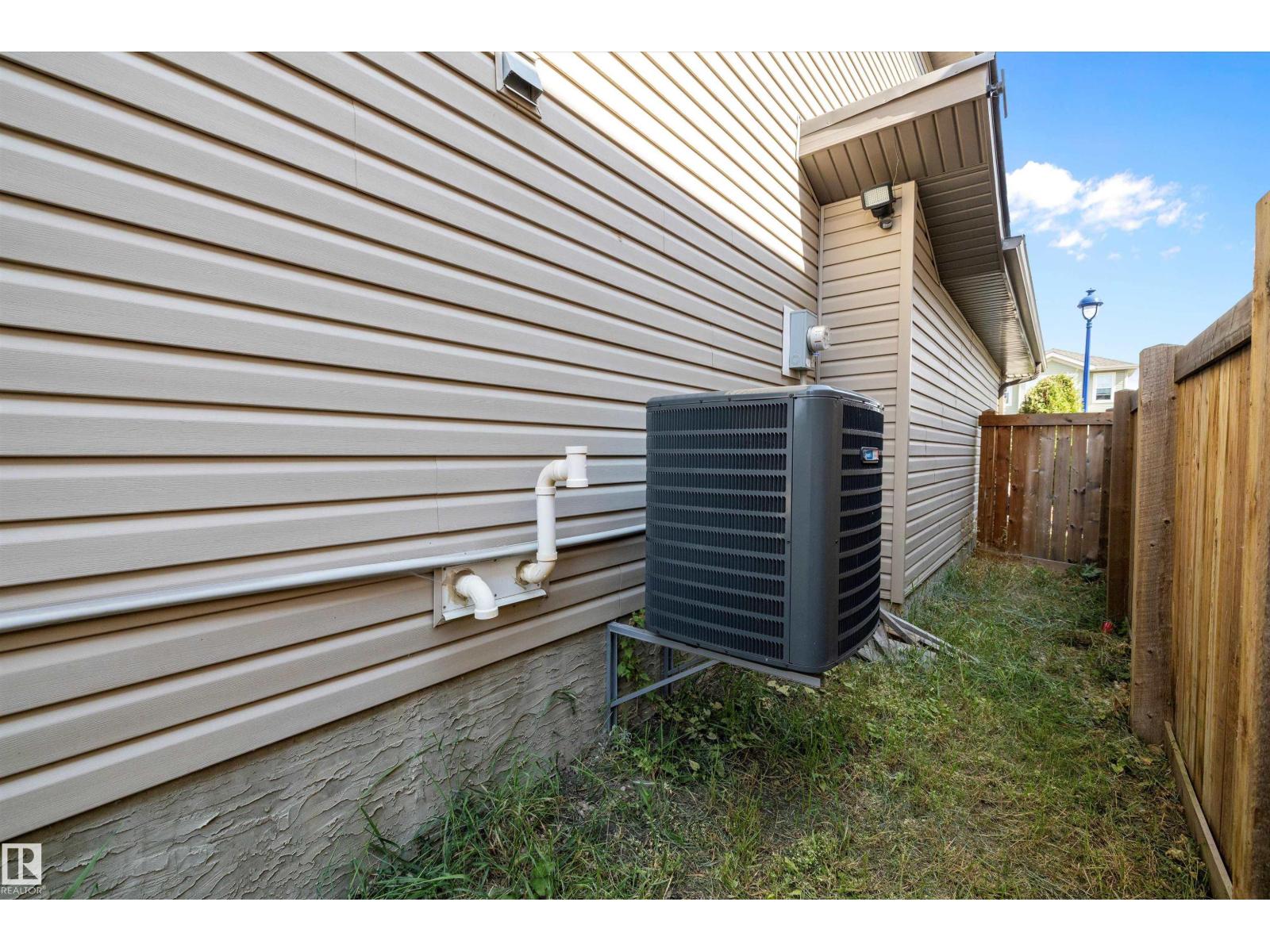 Photo 36 of 2028 69 St Sw, Edmonton AB