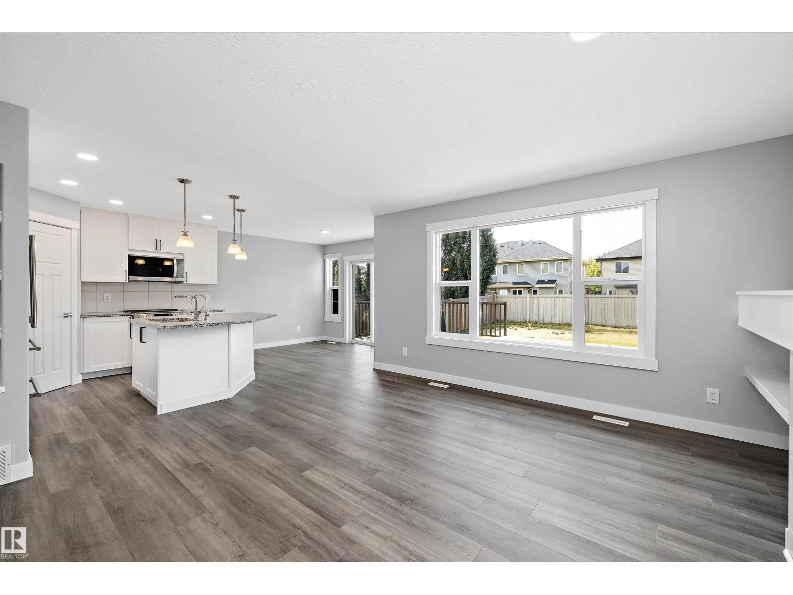 Photo 8 of 2028 69 St Sw, Edmonton AB