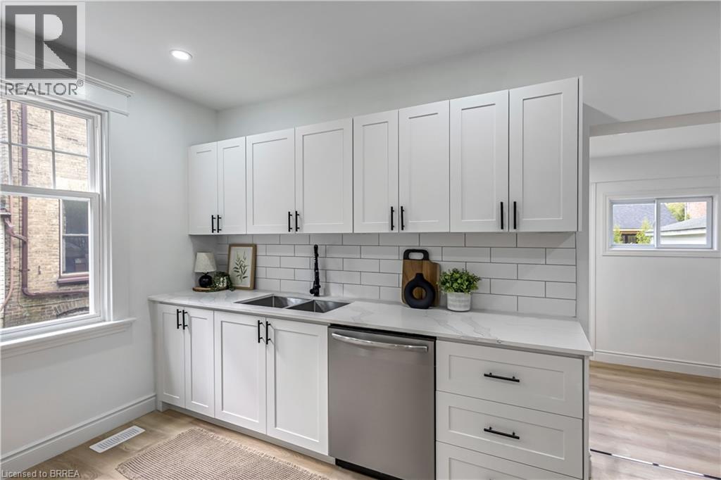 Photo 13 of 15 Hawarden Avenue, Brantford ON