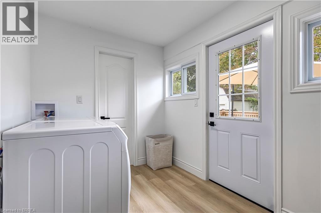 Photo 16 of 15 Hawarden Avenue, Brantford ON