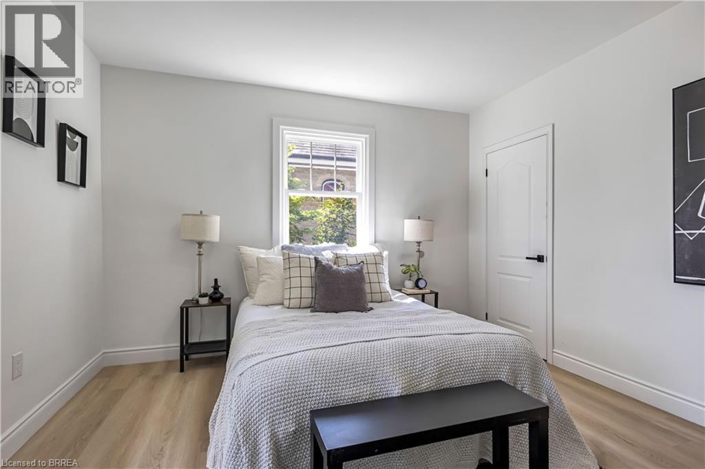Photo 23 of 15 Hawarden Avenue, Brantford ON