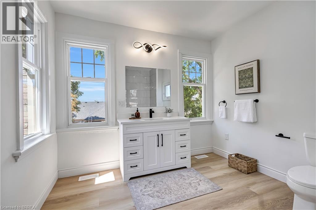 Photo 25 of 15 Hawarden Avenue, Brantford ON