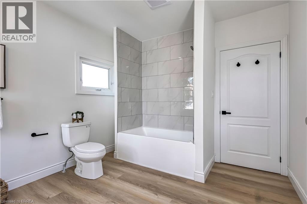 Photo 26 of 15 Hawarden Avenue, Brantford ON