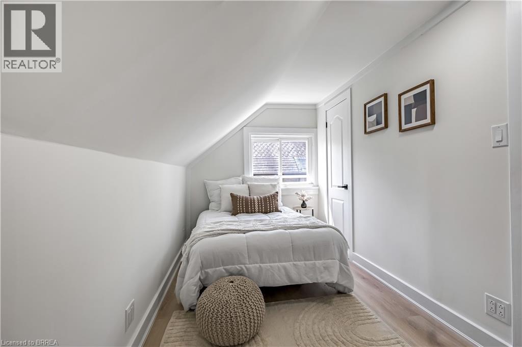 Photo 27 of 15 Hawarden Avenue, Brantford ON