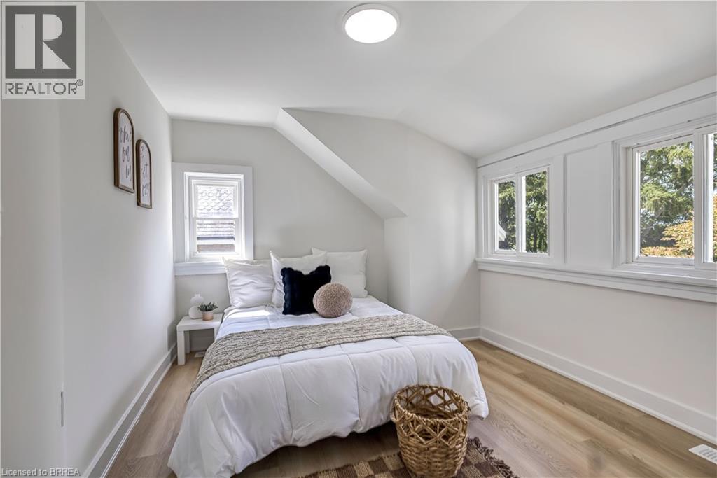 Photo 28 of 15 Hawarden Avenue, Brantford ON