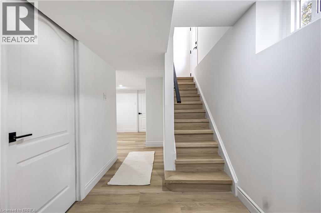 Photo 30 of 15 Hawarden Avenue, Brantford ON