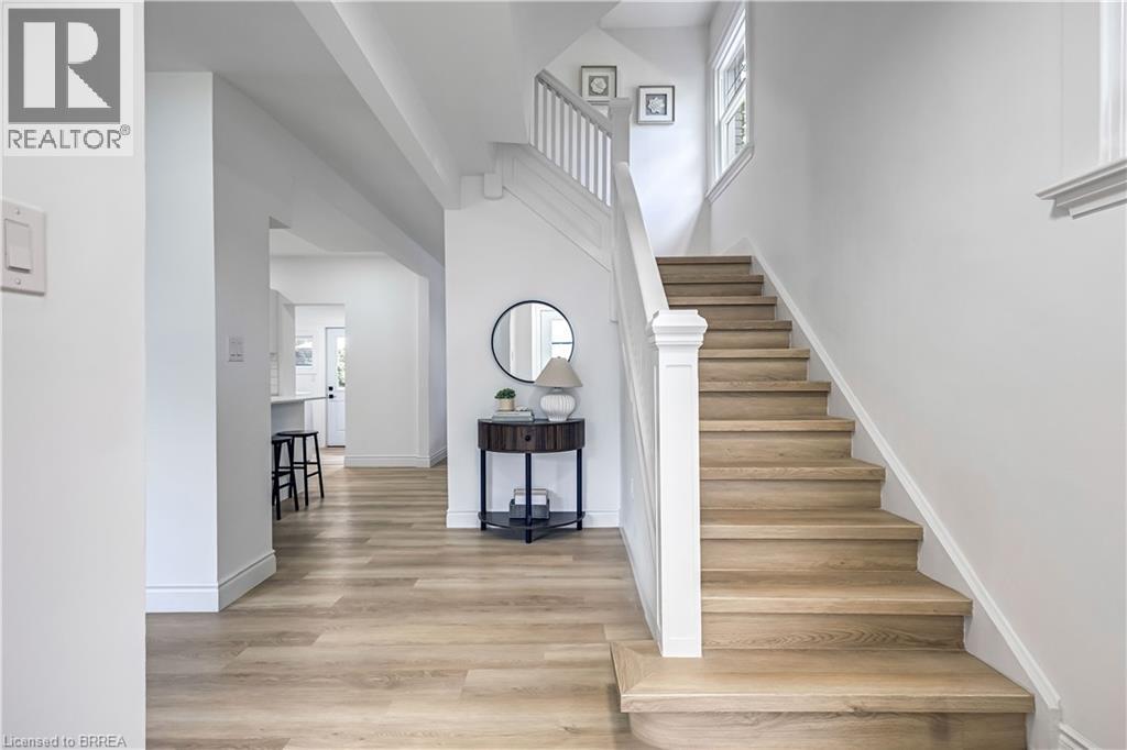 Photo 5 of 15 Hawarden Avenue, Brantford ON