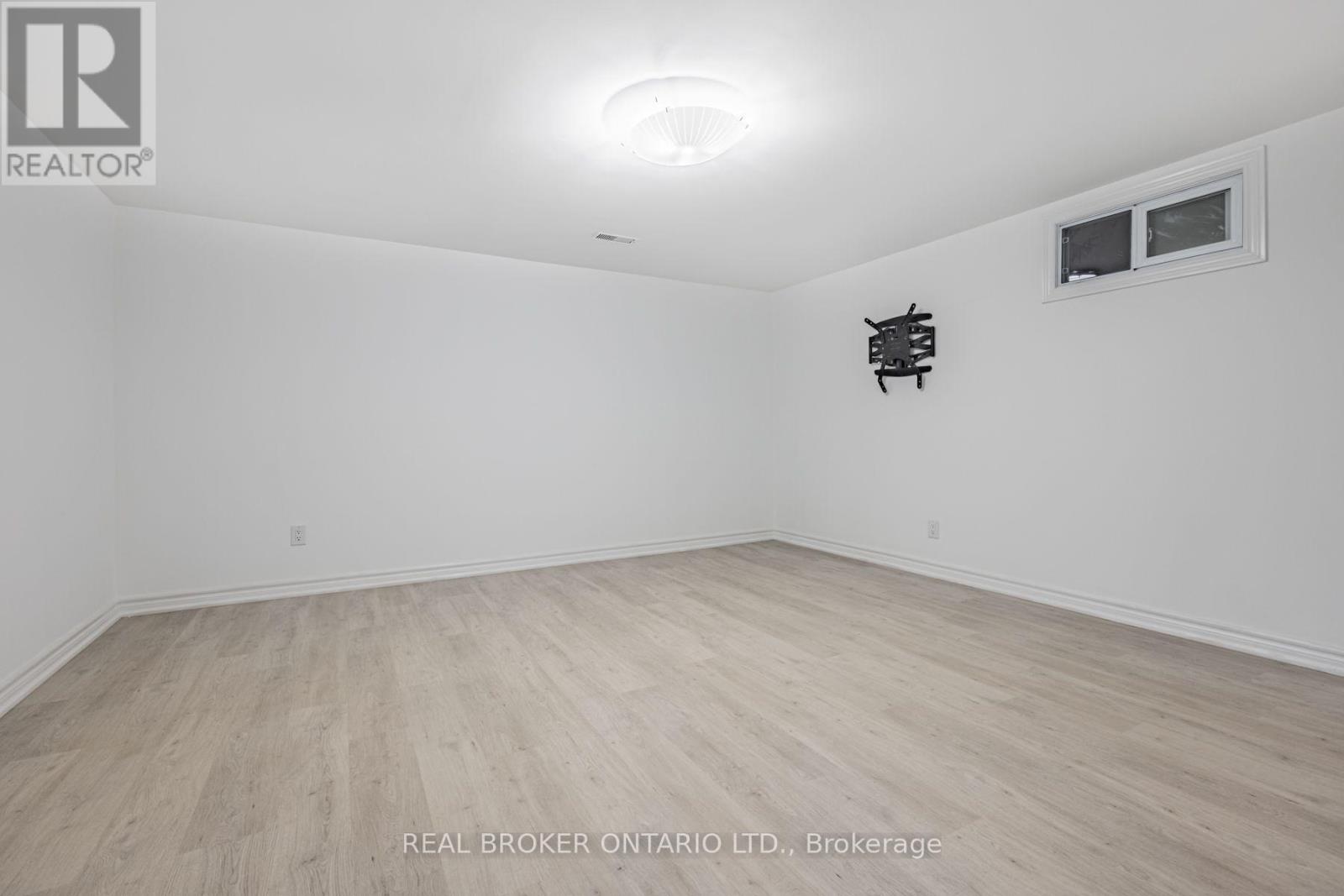 Photo 10 of Bsmt 18 Shropshire Drive, Toronto ON