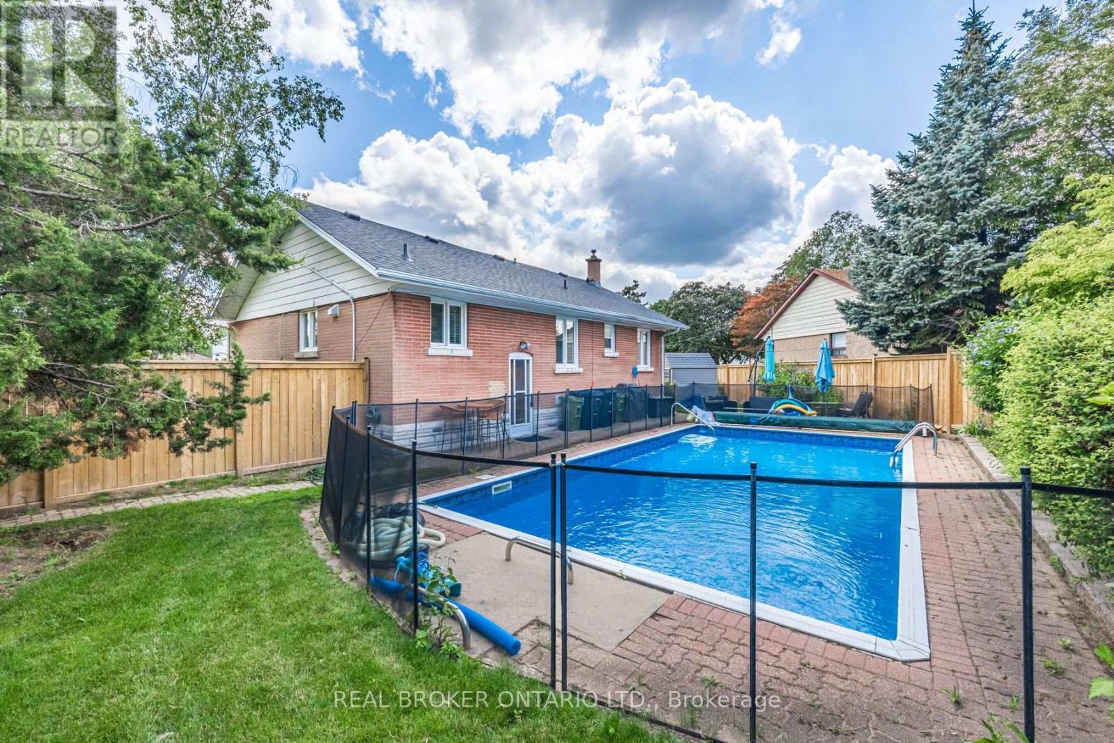 Photo 19 of Bsmt 18 Shropshire Drive, Toronto ON