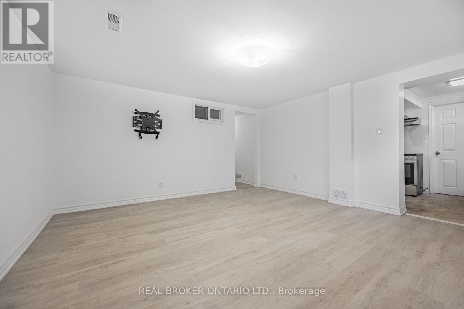 Photo 9 of Bsmt 18 Shropshire Drive, Toronto ON