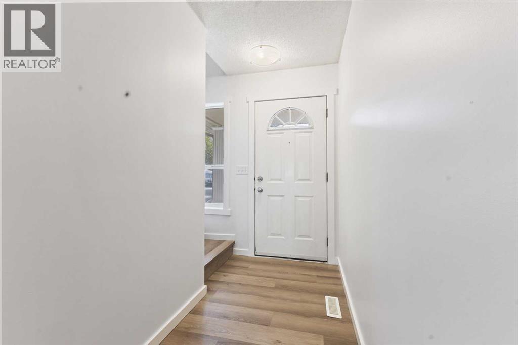 Photo 11 of 42 Citadel Meadow Gardens Nw, Calgary AB