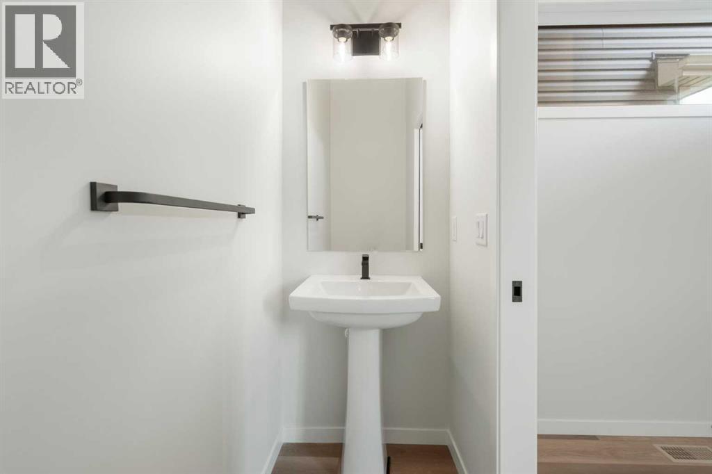 Photo 4 of 938 Livingston View Ne, Calgary AB