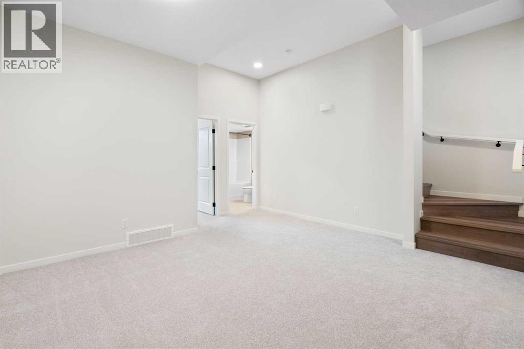 Photo 31 of 938 Livingston View Ne, Calgary AB