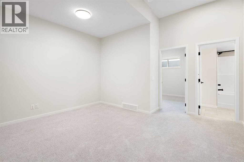 Photo 35 of 938 Livingston View Ne, Calgary AB