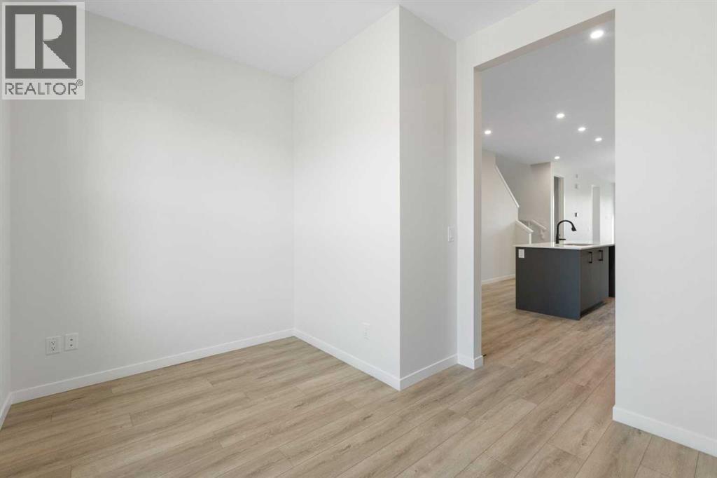 Photo 10 of 580 Rowmont Boulevard Nw, Calgary AB