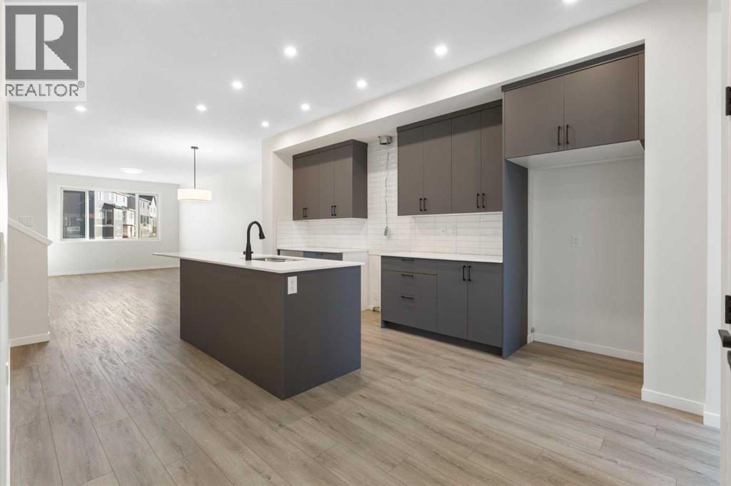 Photo 4 of 580 Rowmont Boulevard Nw, Calgary AB