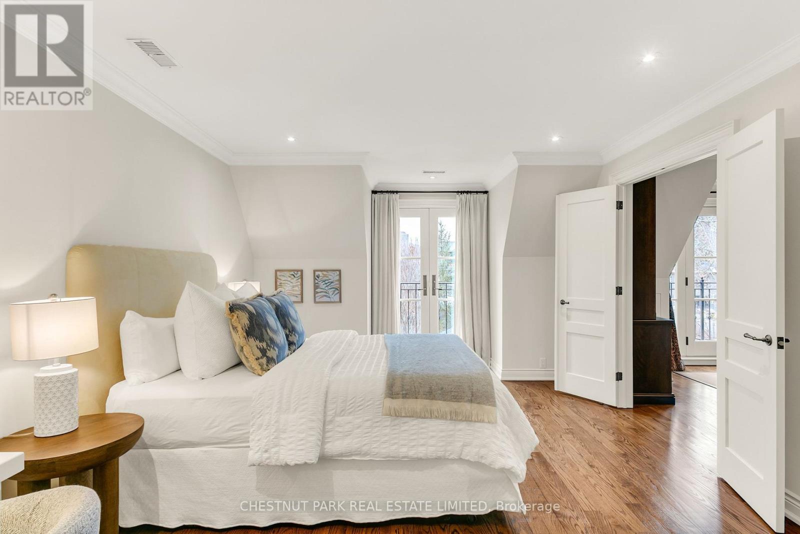 Photo 33 of 68 Rowanwood Avenue, Toronto ON