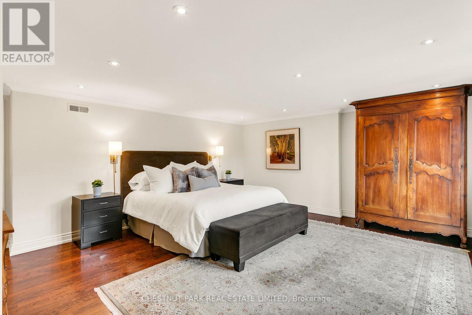 Photo 29 of 68 Rowanwood Avenue, Toronto ON