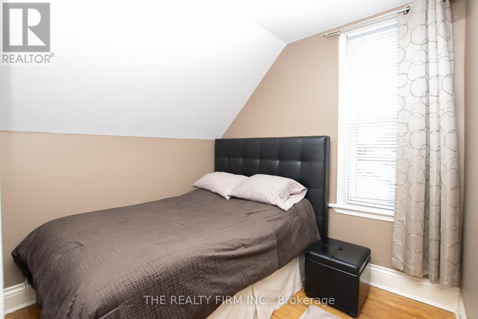 Photo 24 of 428 Saul Street, London East ON