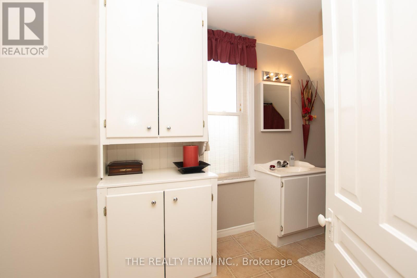 Photo 29 of 428 Saul Street, London East ON