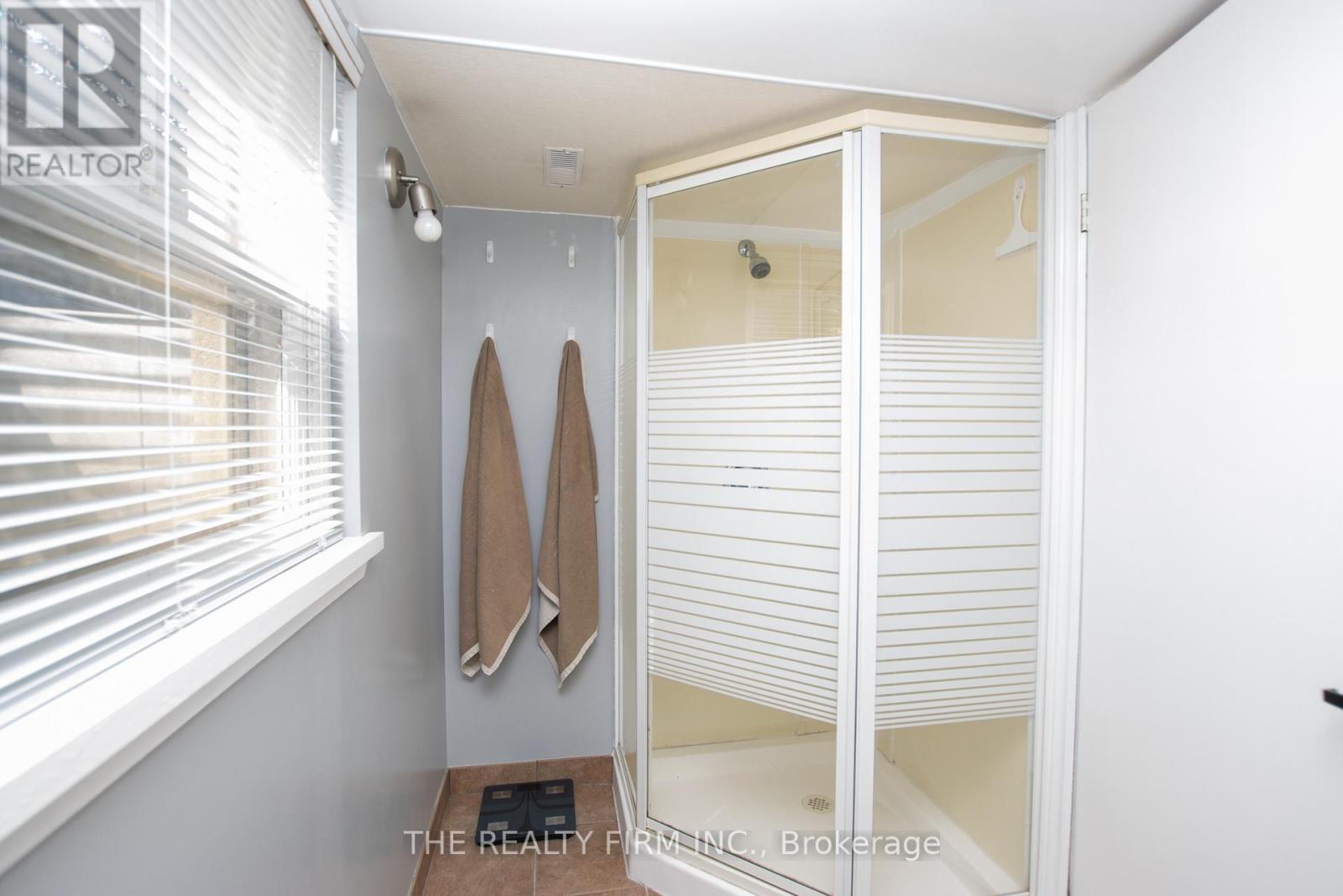 Photo 35 of 428 Saul Street, London East ON