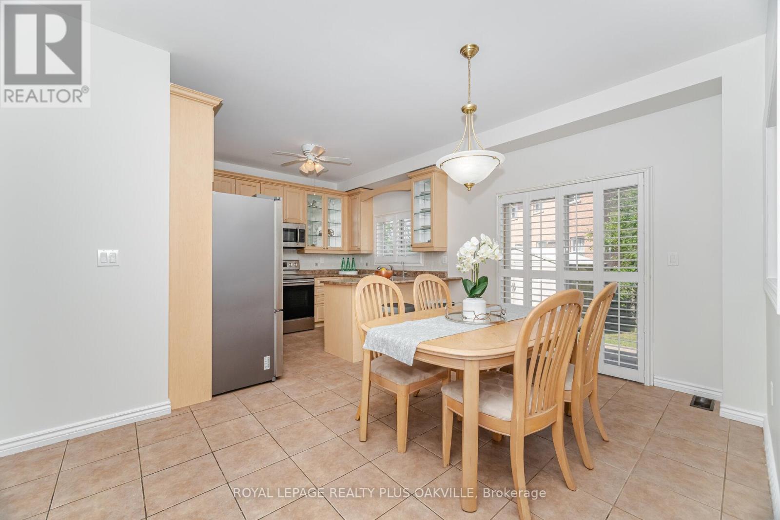 Photo 13 of 110 Earlsbridge Boulevard, Brampton ON